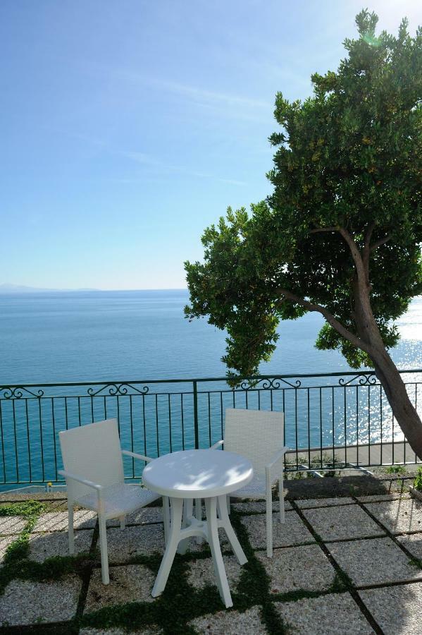 Amalfi Blue Flowers A Zewnętrze zdjęcie